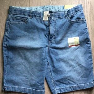 Women’s Plus size 18W comfort waist shorts